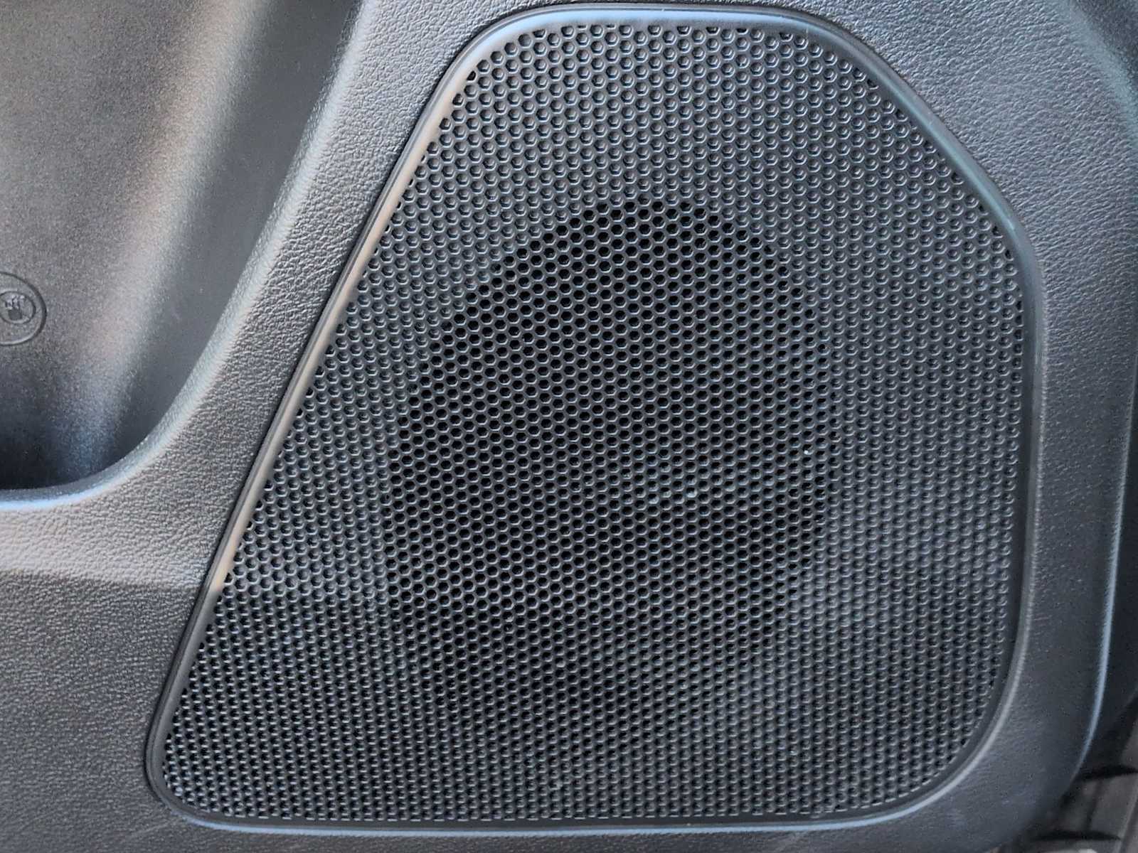 Thumbnail: 2015 Jeep Cherokee - 33