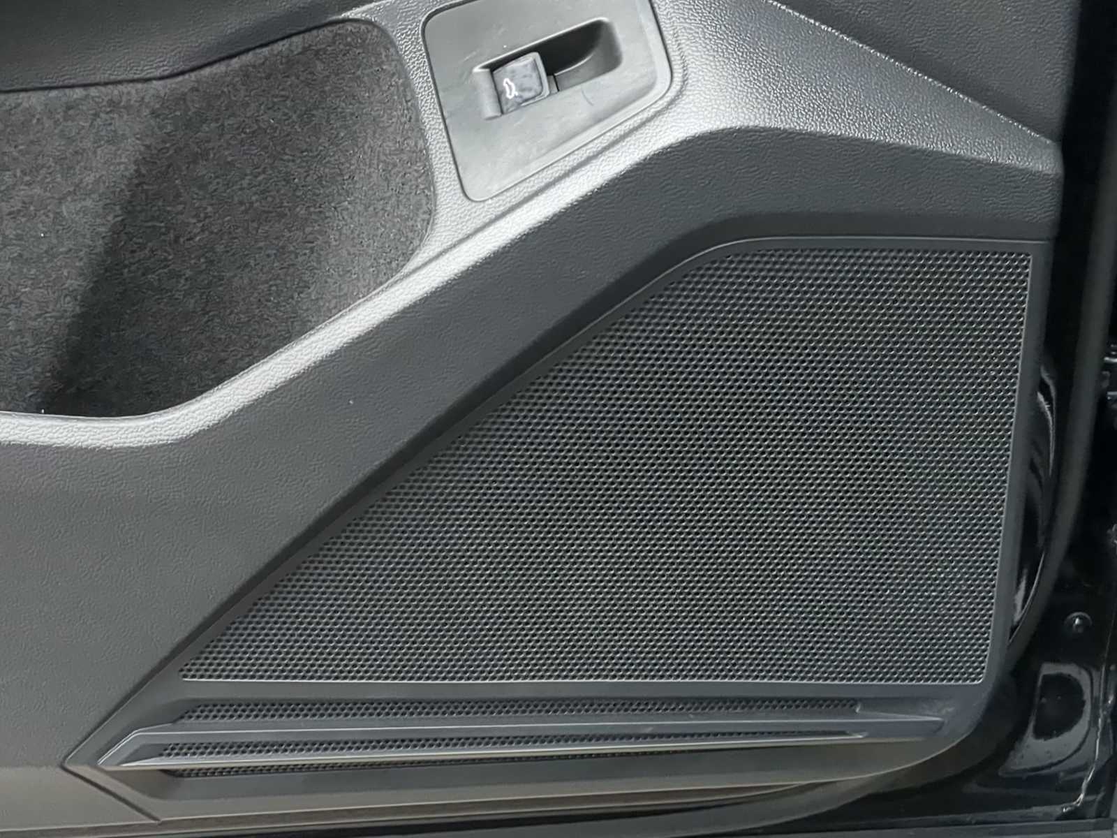 Thumbnail: 2024 Volkswagen Tiguan - 32