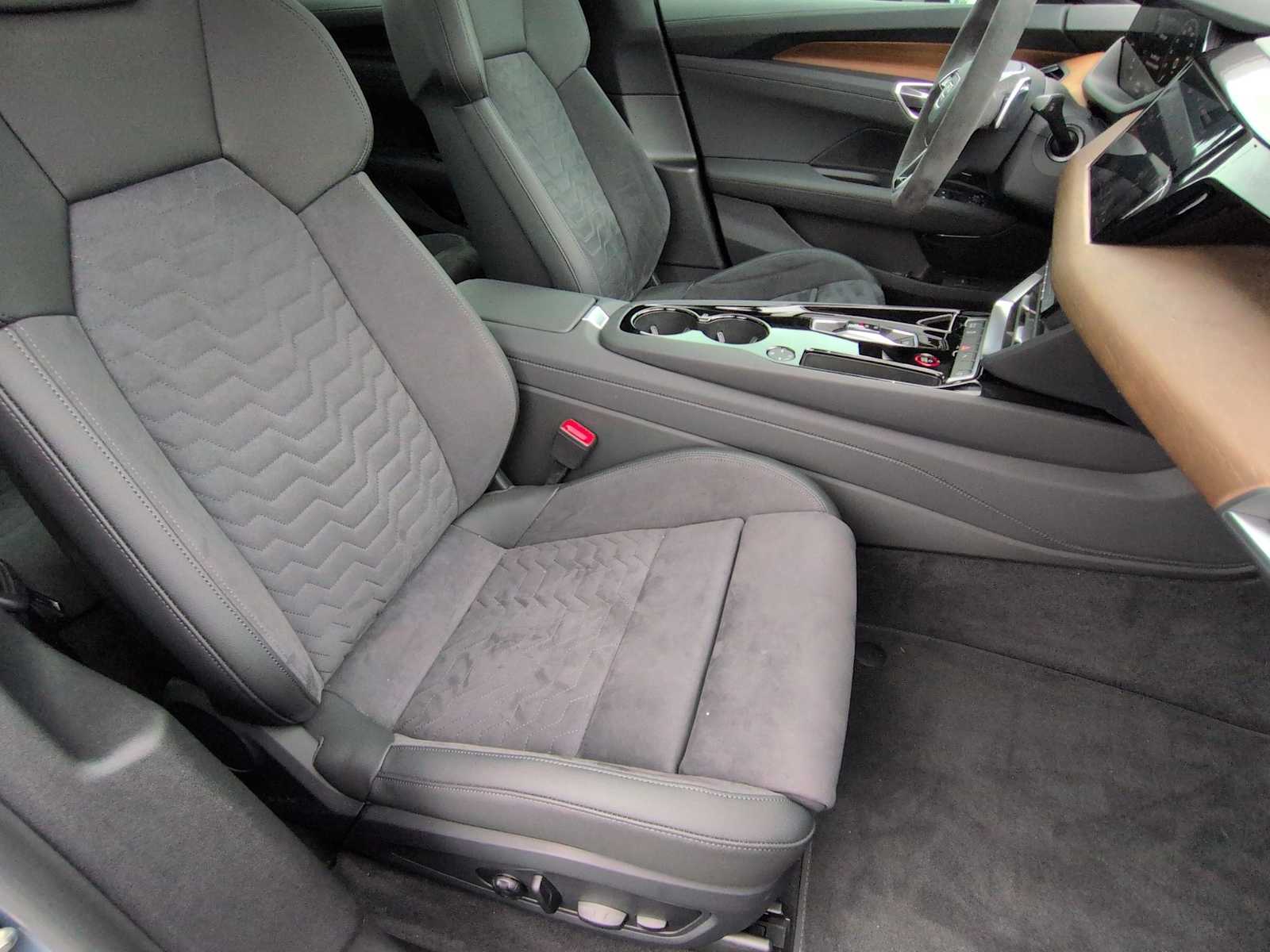 Thumbnail: 2023 Audi e-tron GT - 21