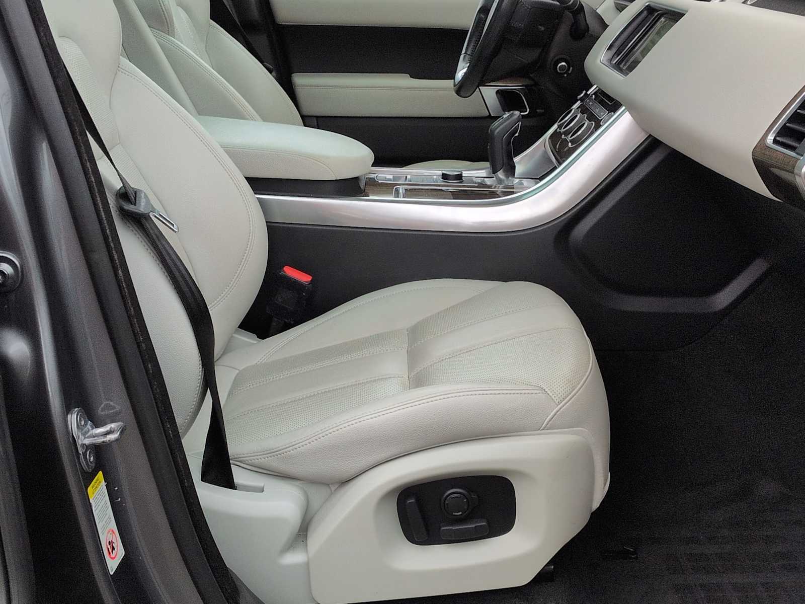 Thumbnail: 2016 Land Rover Range Rover Sport - 24