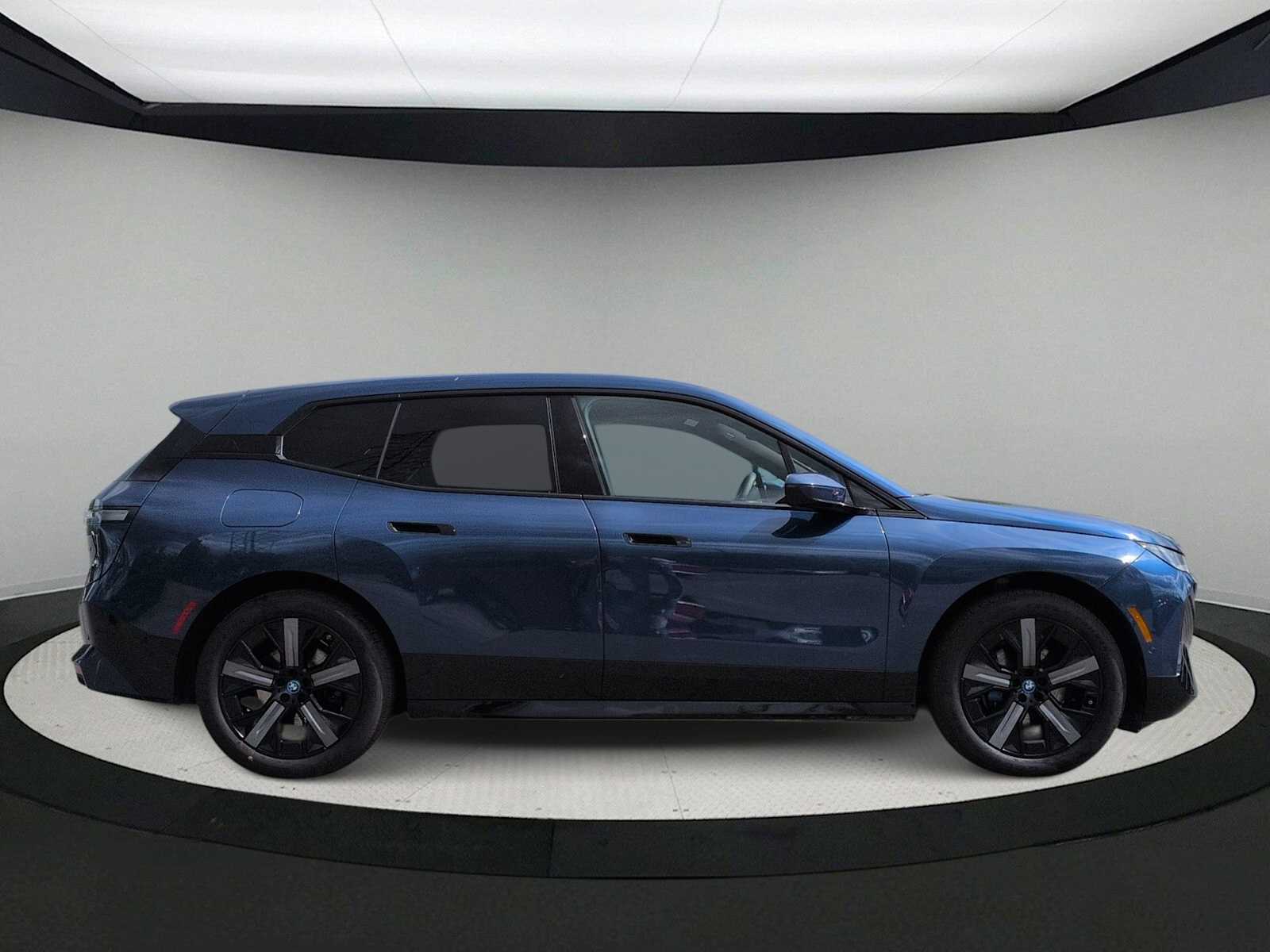 Thumbnail: 2025 BMW iX - 9