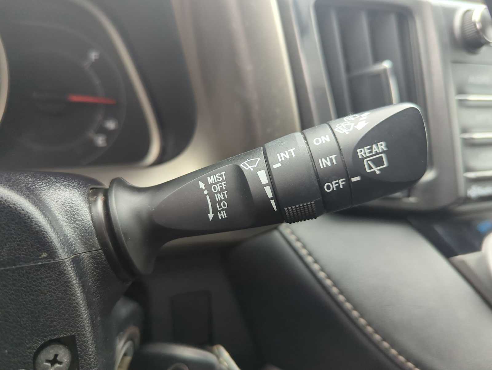 Thumbnail: 2015 Toyota RAV4 - 27