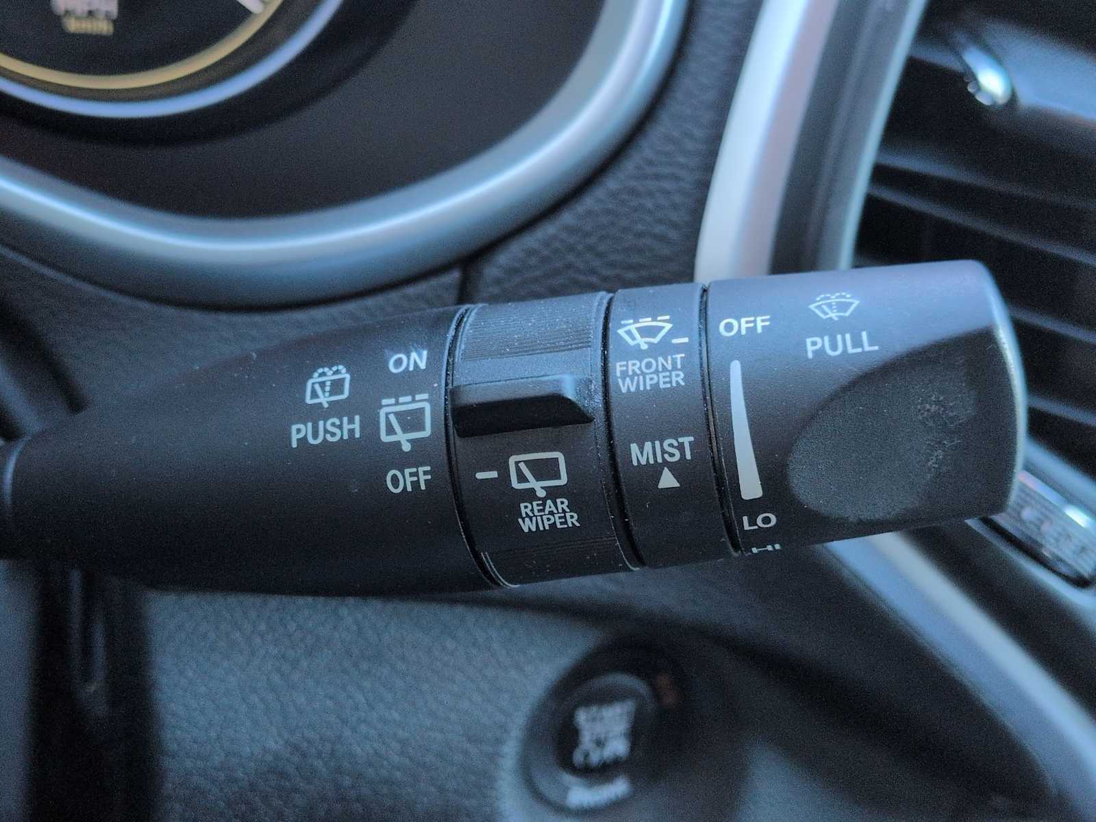 Thumbnail: 2015 Jeep Cherokee - 28