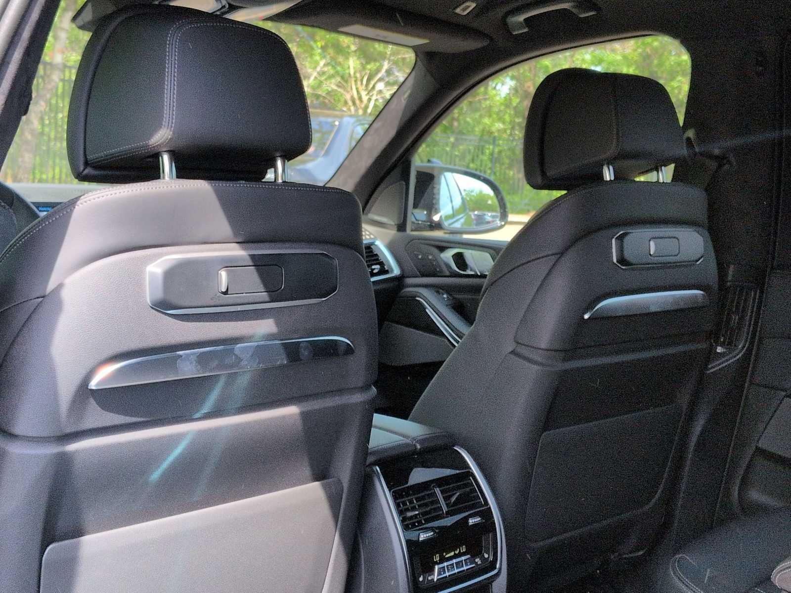 Thumbnail: 2027 BMW X7 - 19