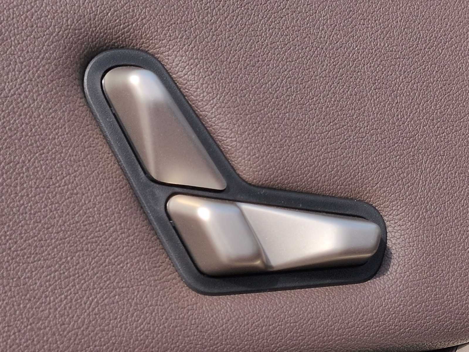 Thumbnail: 2026 BMW iX - 17