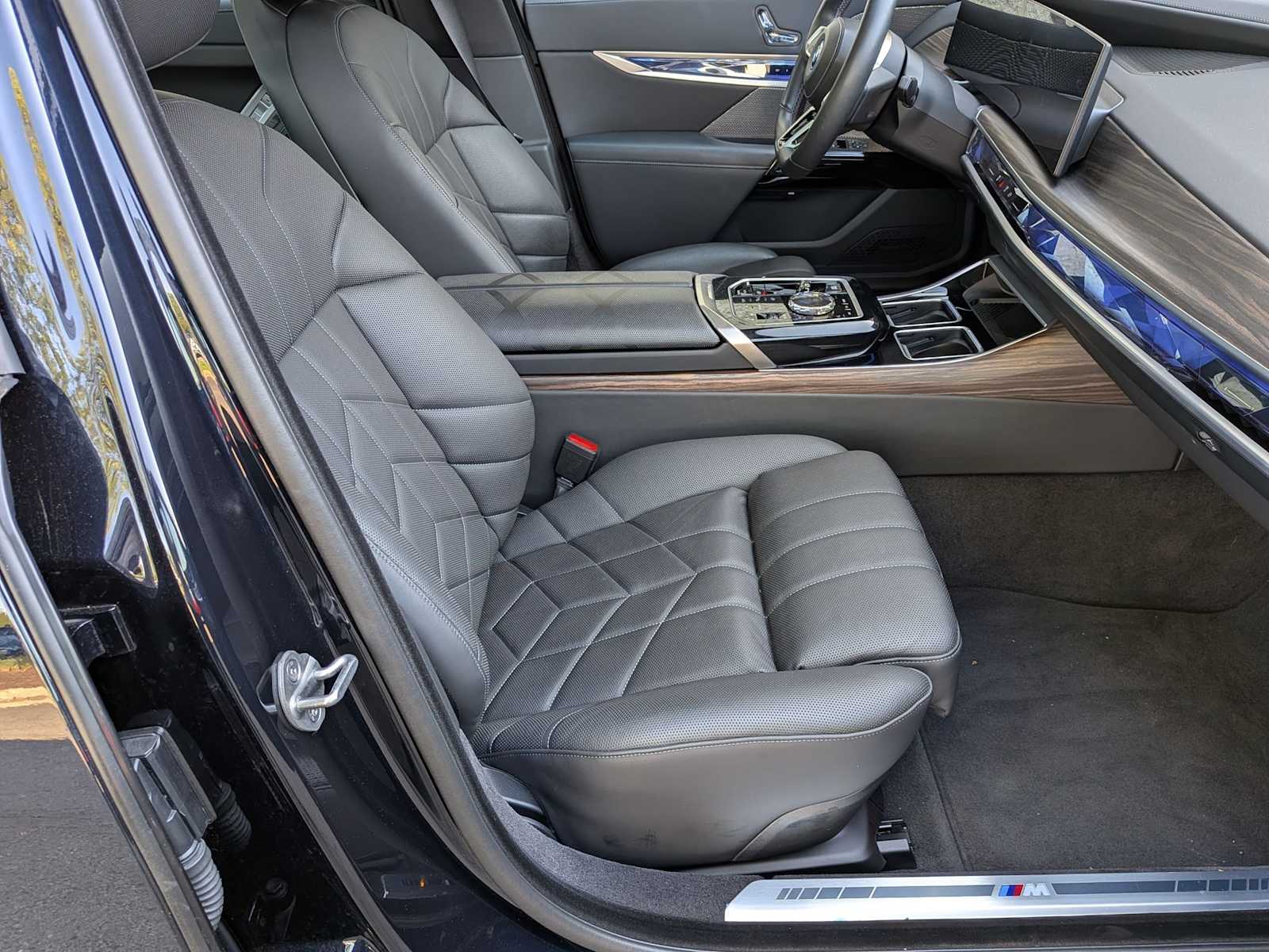 Thumbnail: 2024 BMW i7 - 24