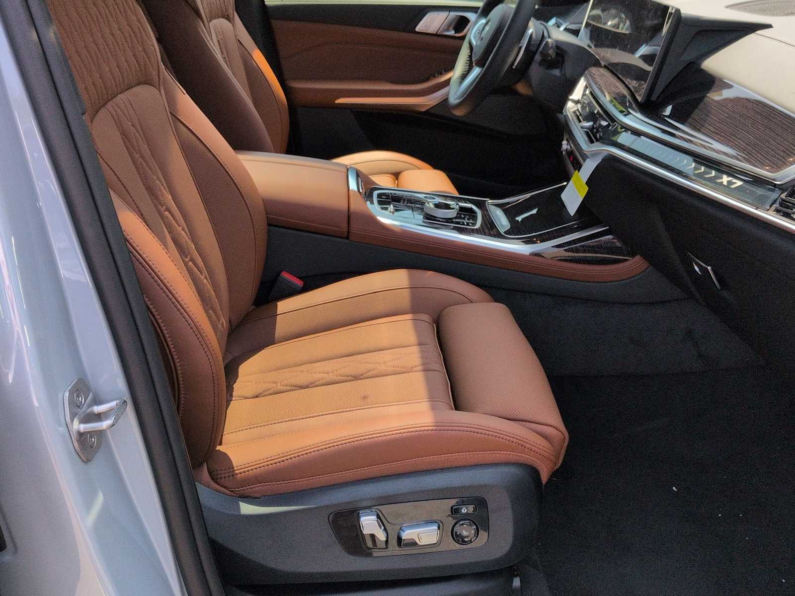 Thumbnail: 2027 BMW X7 - 24