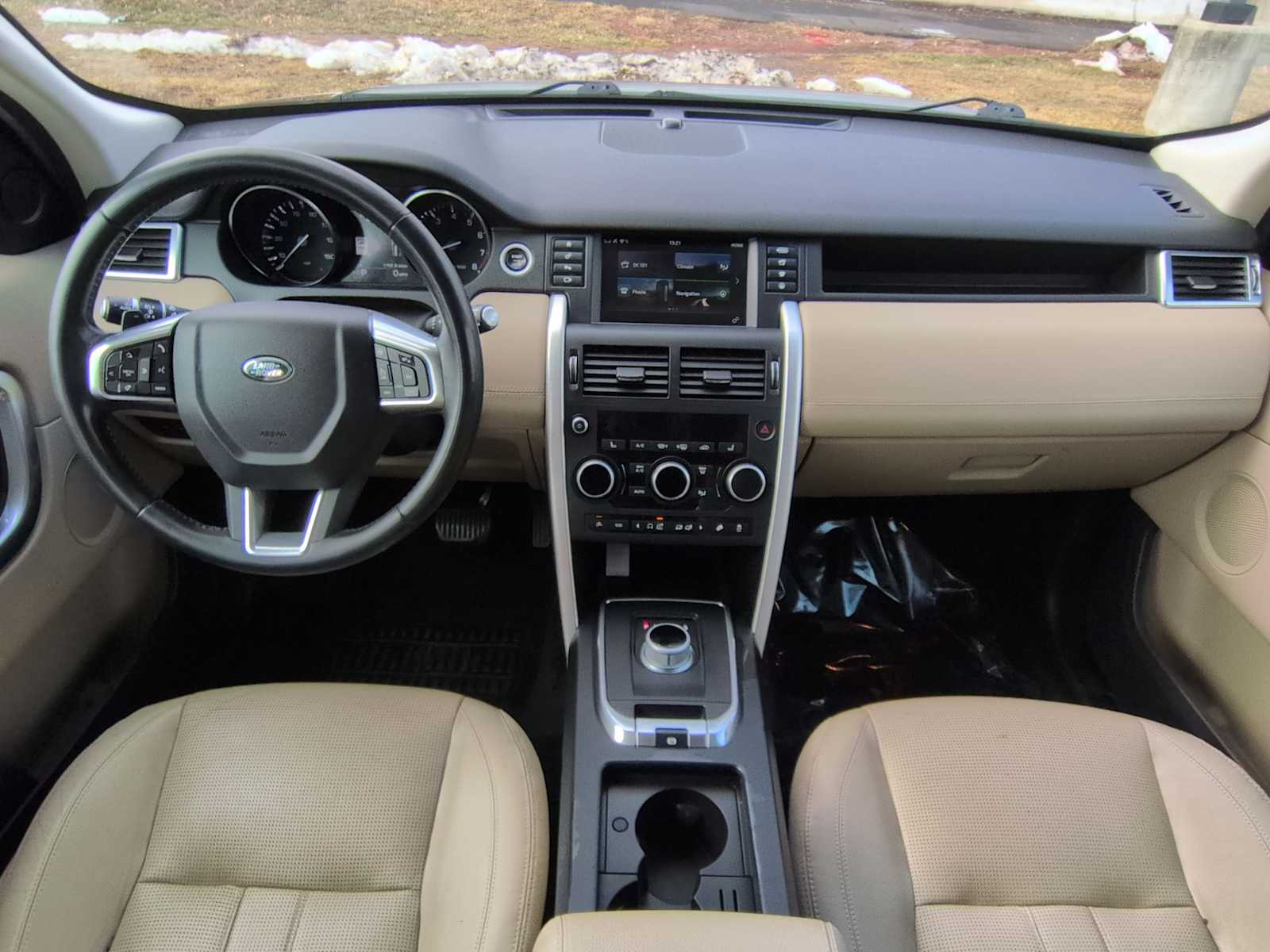 Thumbnail: 2016 Land Rover Discovery Sport - 15