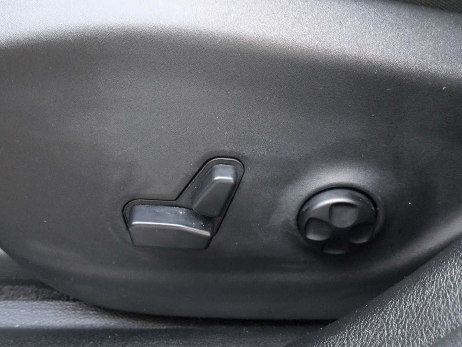 Thumbnail: 2015 Jeep Cherokee - 18