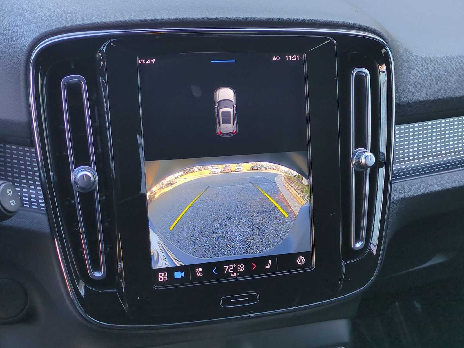 Thumbnail: 2021 Volvo XC40 - 29