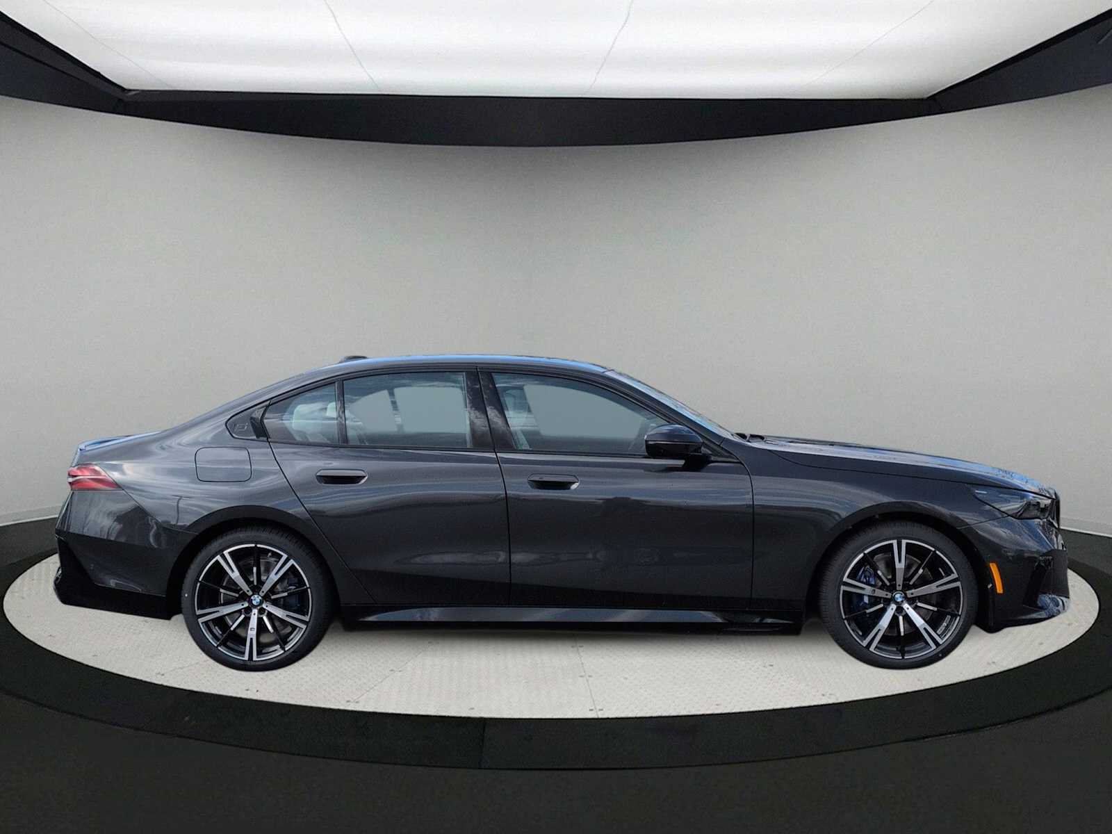 Thumbnail: 2026 BMW 5 Series - 9