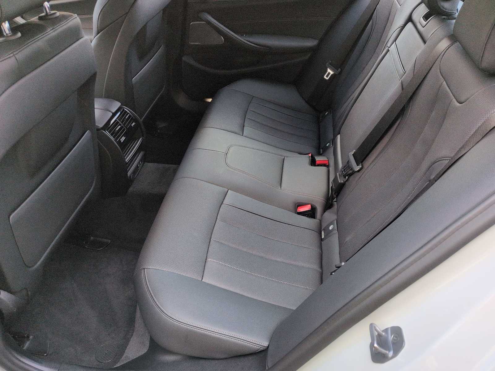 Thumbnail: 2021 BMW 5 Series - 21