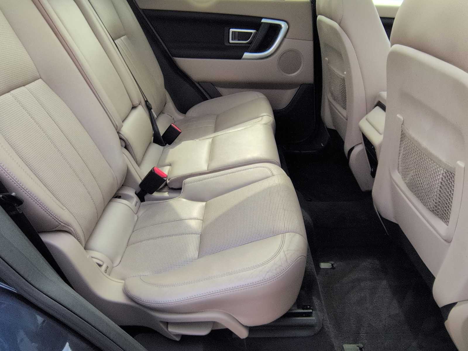 Thumbnail: 2016 Land Rover Discovery Sport - 21