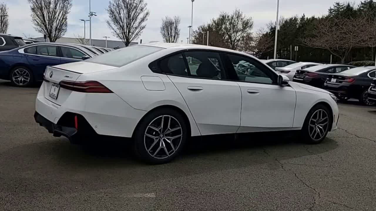 Thumbnail: 2025 BMW i5 - 8