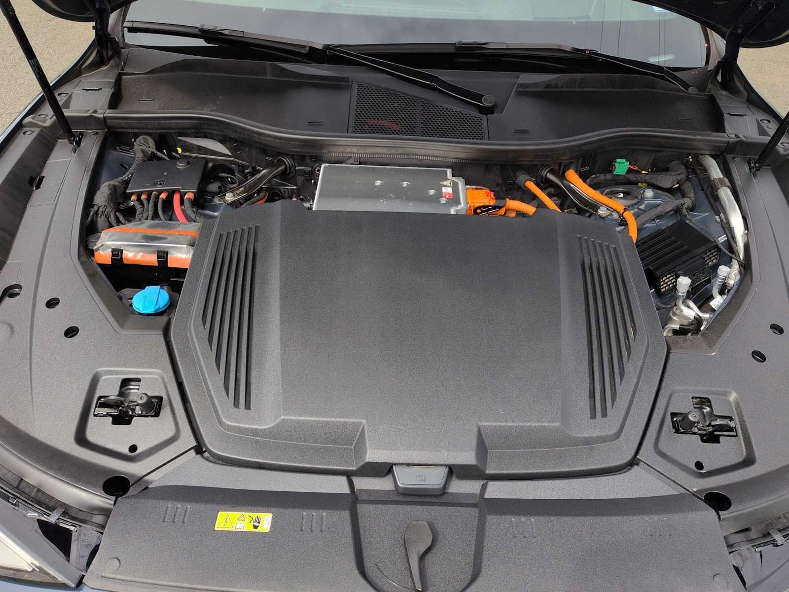 Thumbnail: 2023 Audi e-tron S - 15