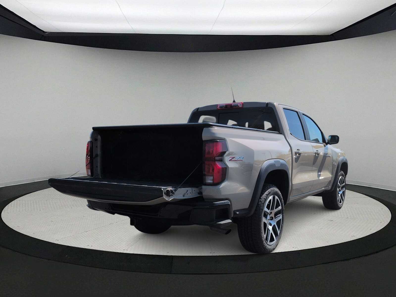 Thumbnail: 2023 Chevrolet Colorado - 8