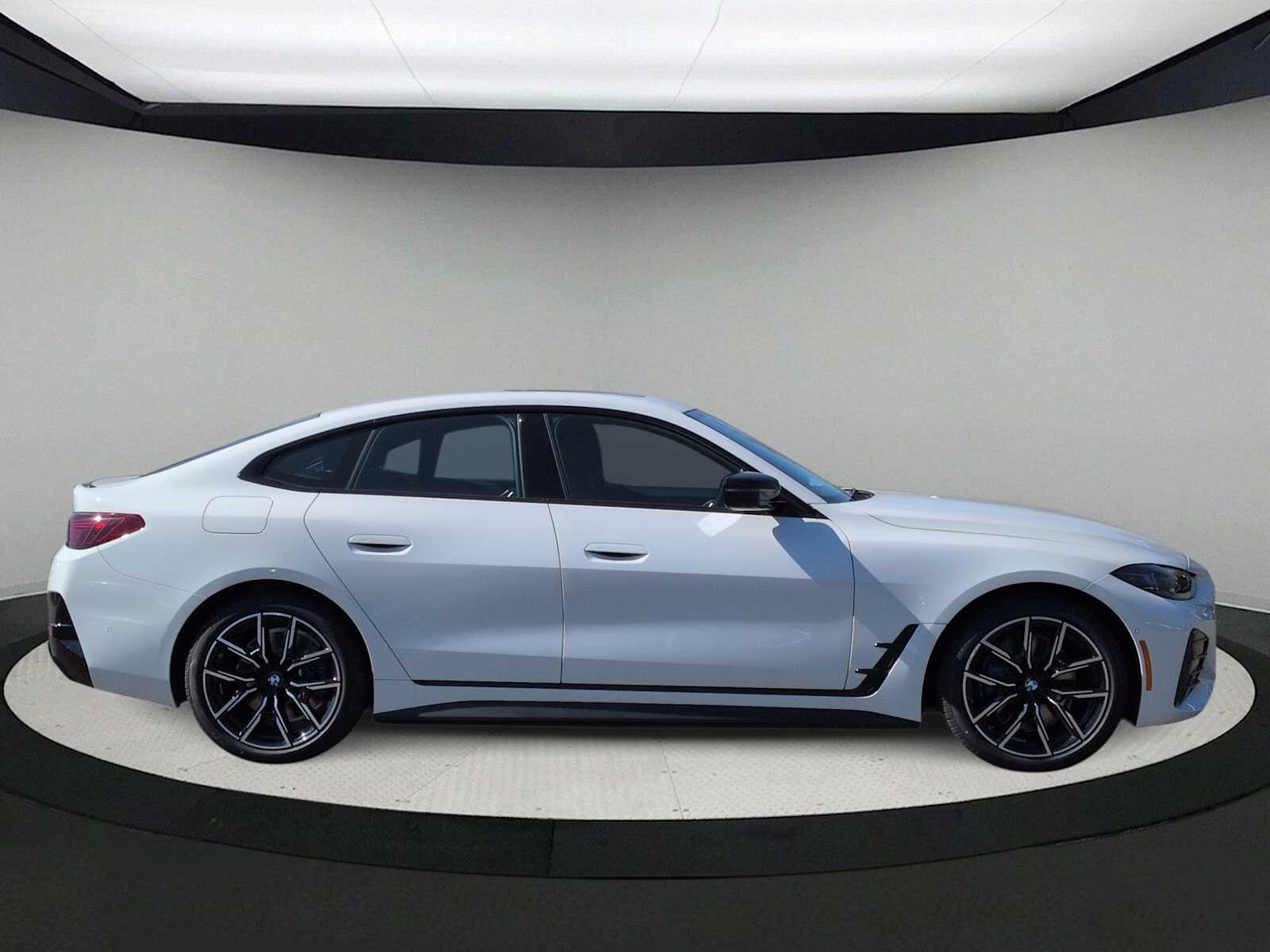 Thumbnail: 2026 BMW i4 - 9