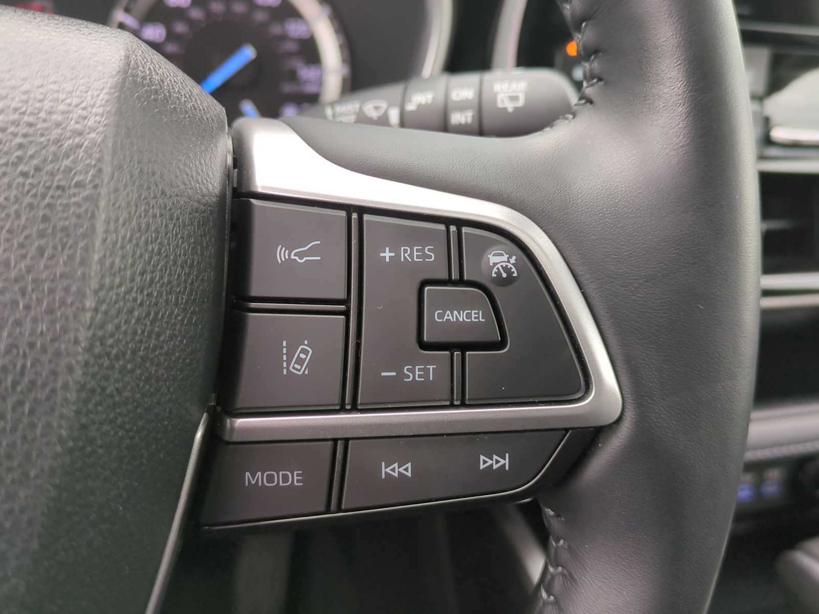 Thumbnail: 2022 Toyota Highlander - 27