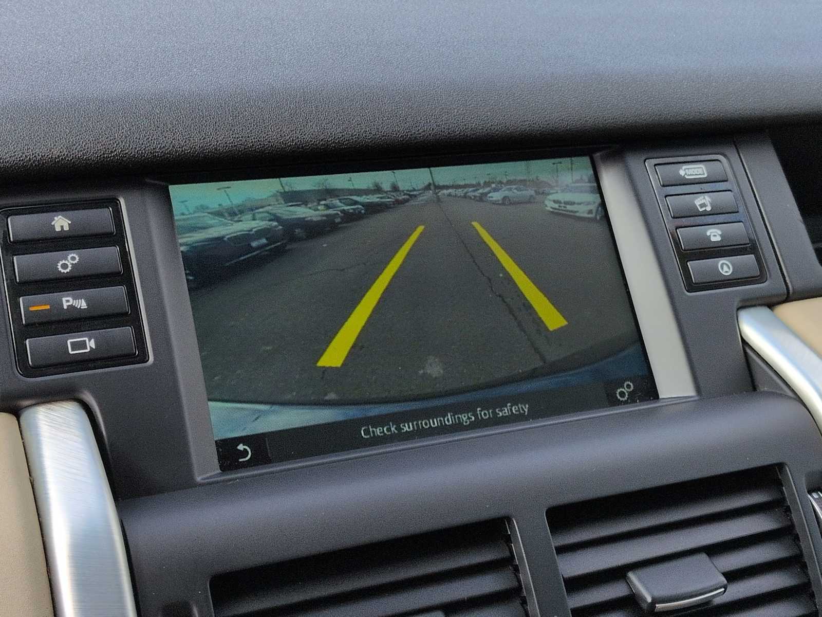 Thumbnail: 2016 Land Rover Discovery Sport - 30