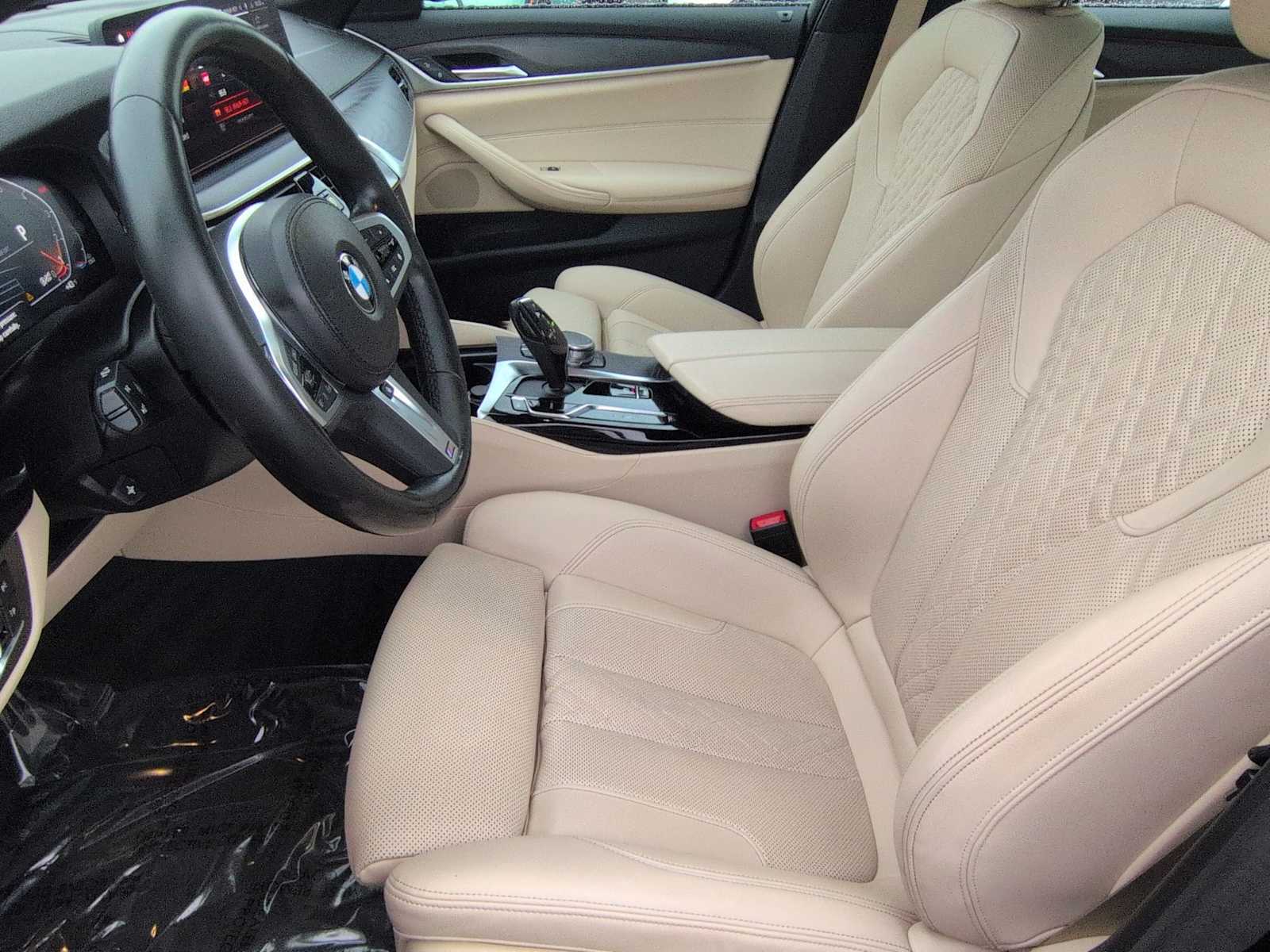 Thumbnail: 2023 BMW 5 Series - 10