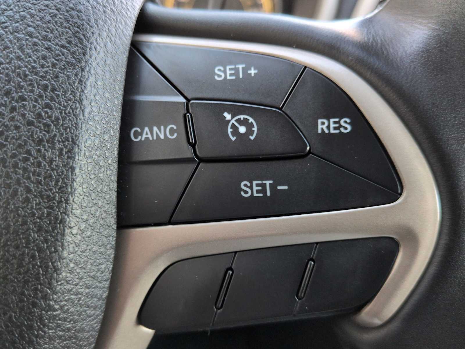 Thumbnail: 2016 Jeep Cherokee - 27