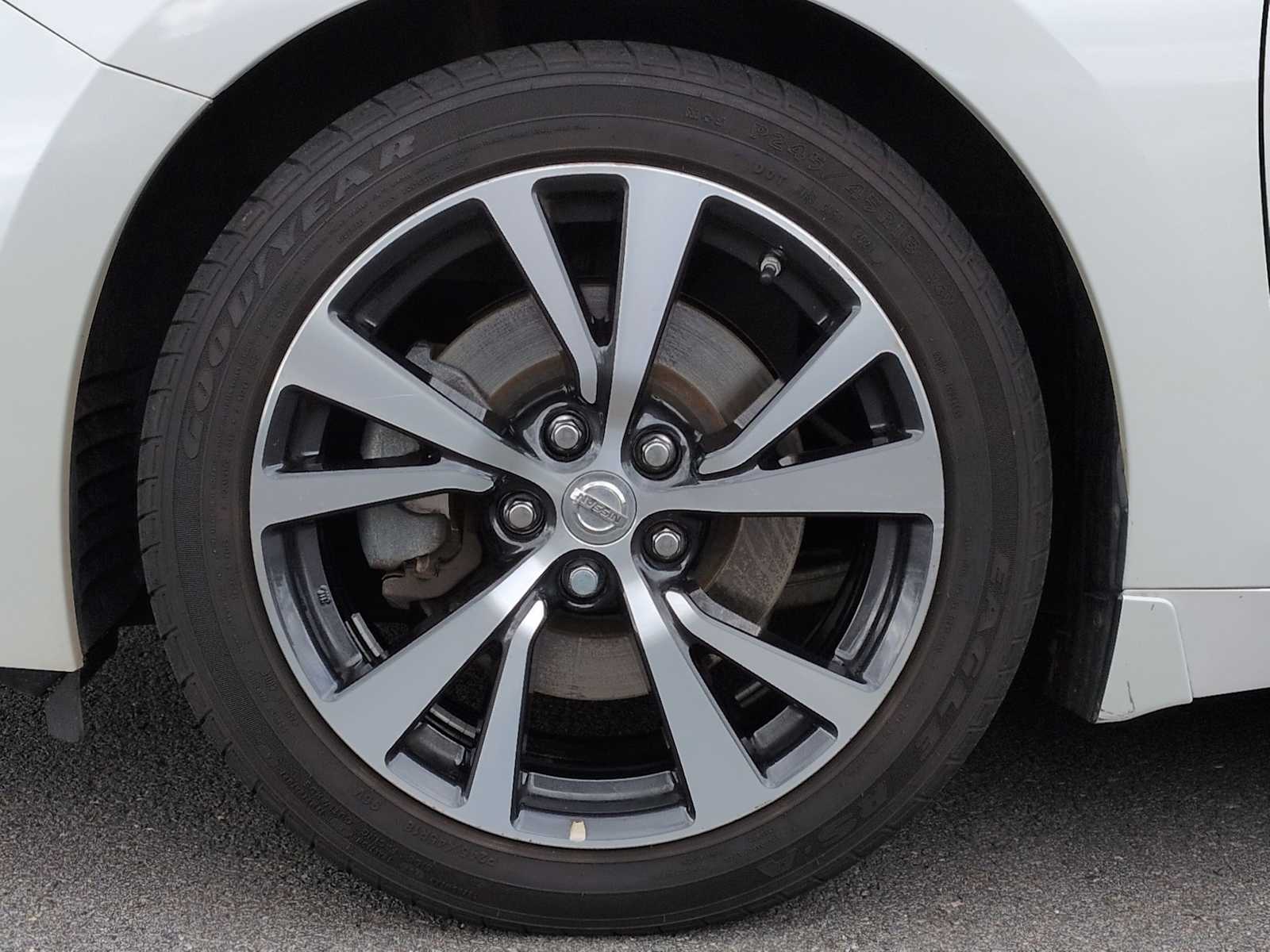 Thumbnail: 2017 Nissan Maxima - 14