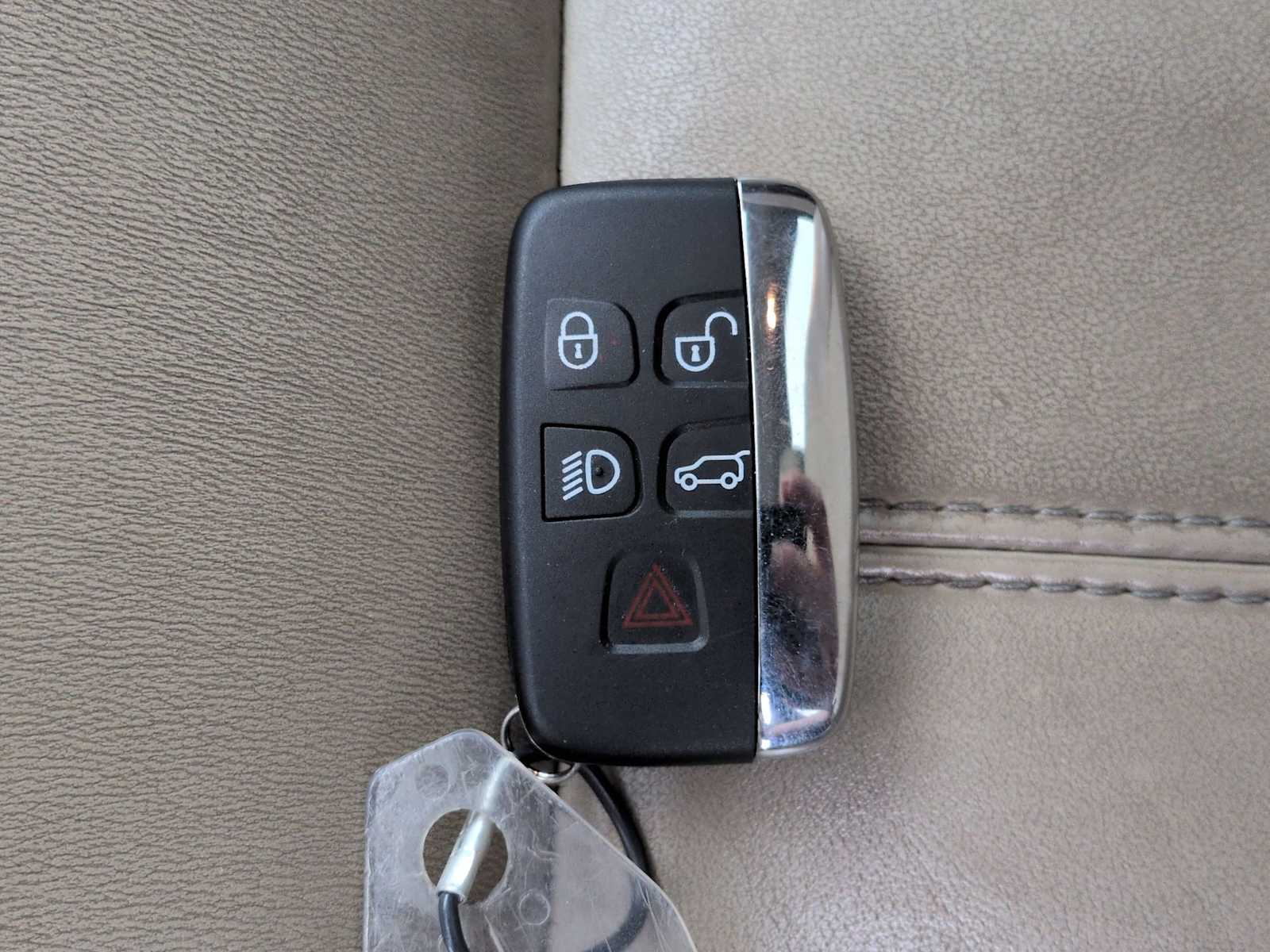 Thumbnail: 2014 Land Rover LR4 - 37