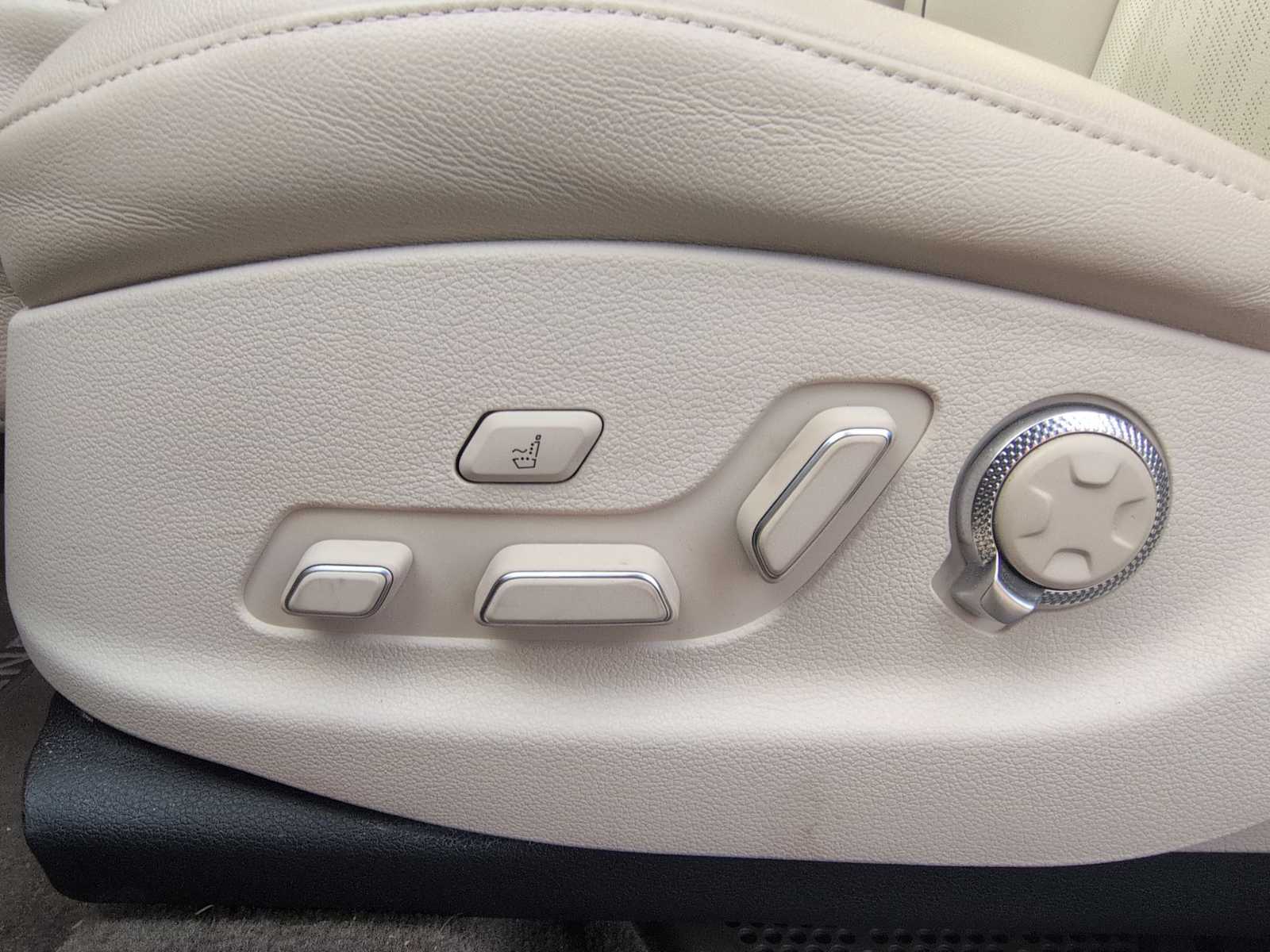 Thumbnail: 2023 Genesis GV80 - 17