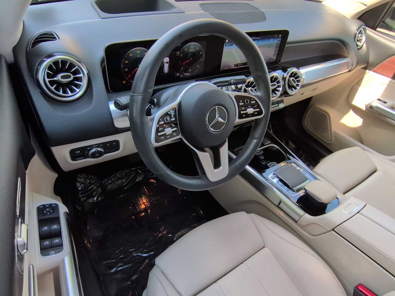 Thumbnail: 2020 Mercedes-Benz GLB - 10