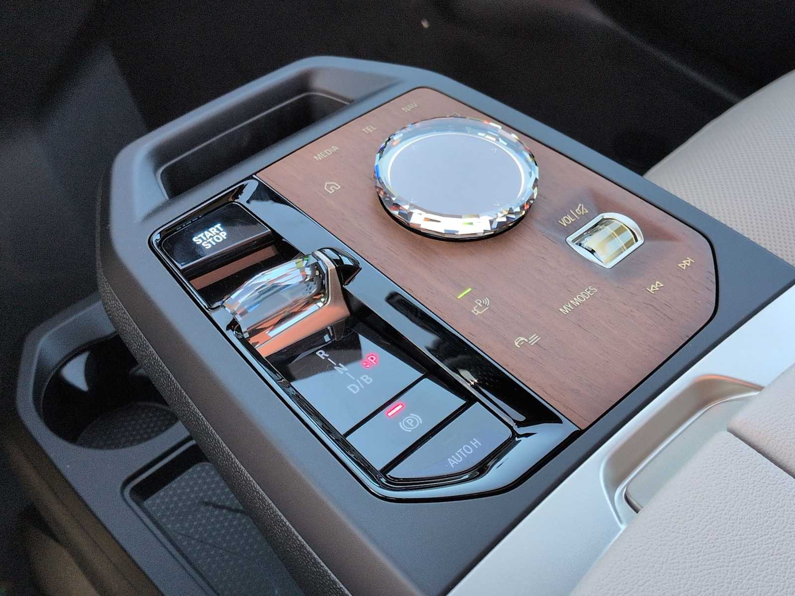 Thumbnail: 2026 BMW iX - 34