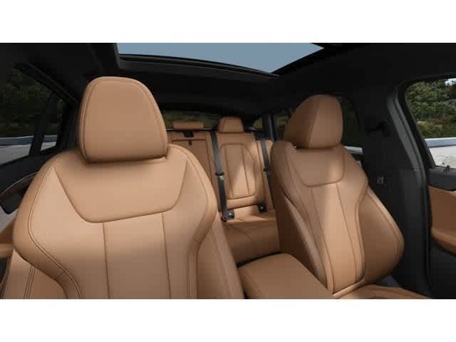 Thumbnail: 2025 BMW X4 - 11