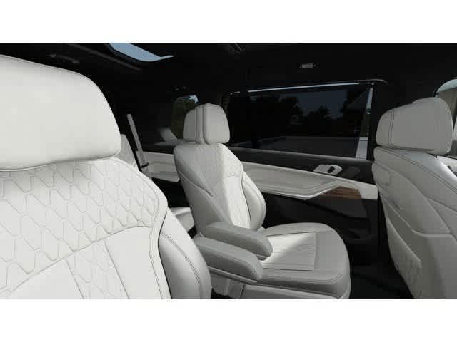 Thumbnail: 2026 BMW X7 - 12