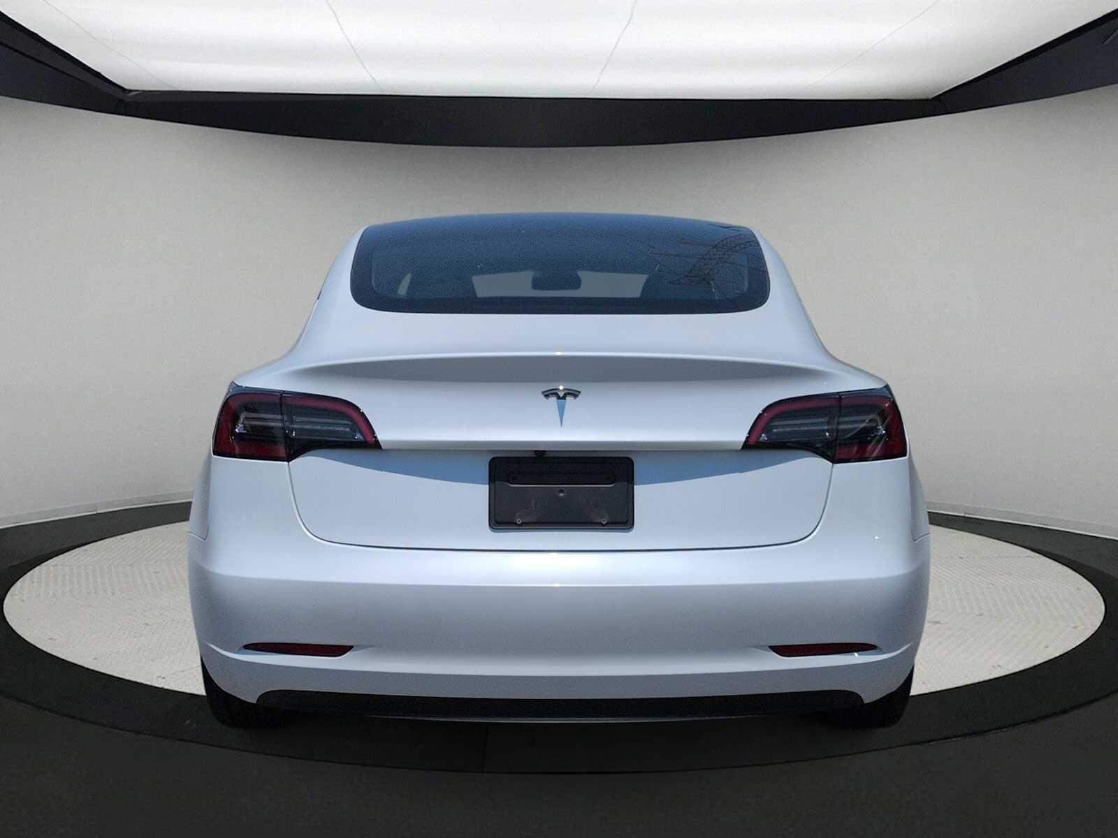 Thumbnail: 2023 Tesla Model 3 - 7