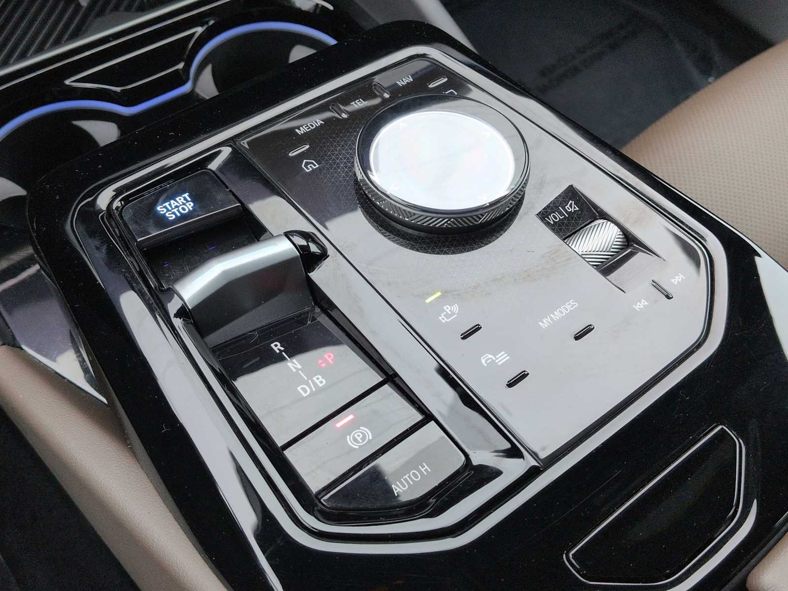 Thumbnail: 2025 BMW i5 - 33