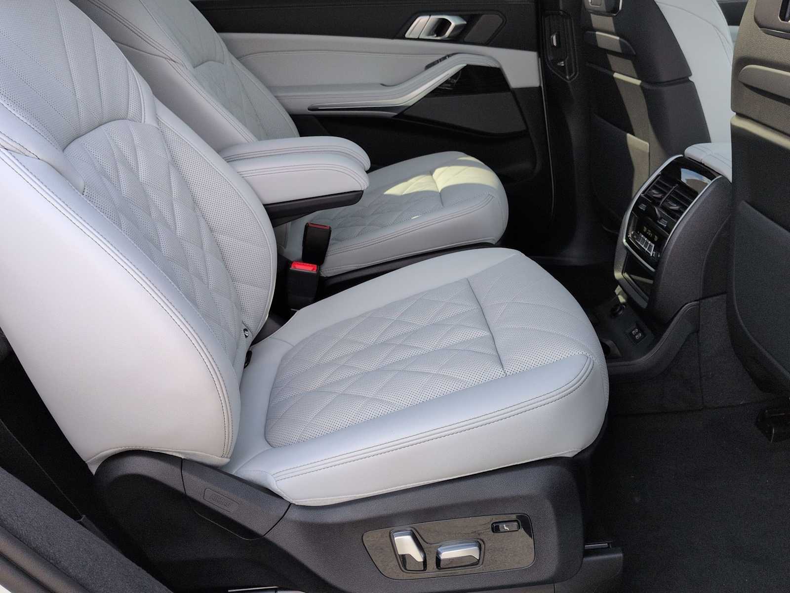 Thumbnail: 2026 BMW X7 - 22