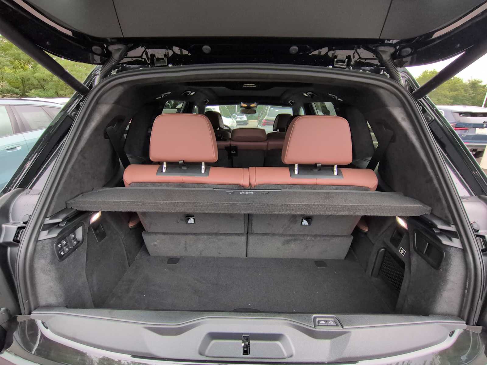 Thumbnail: 2027 BMW X7 - 37