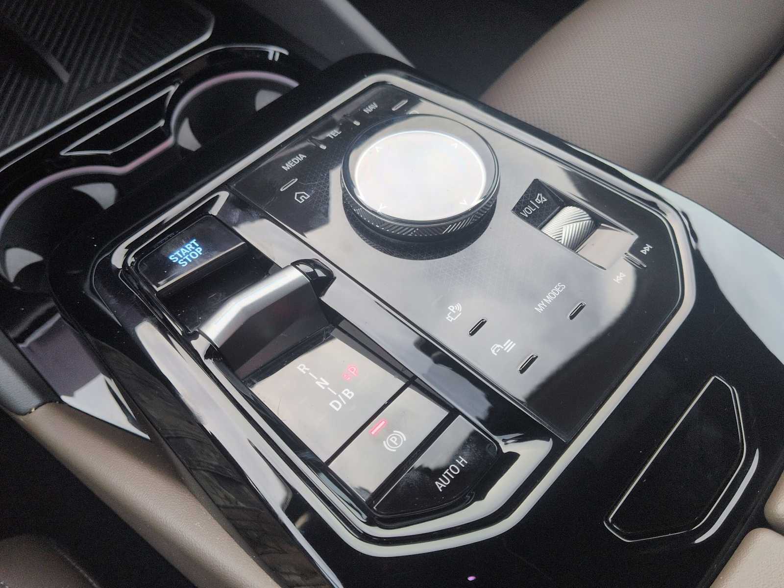 Thumbnail: 2025 BMW i5 - 34