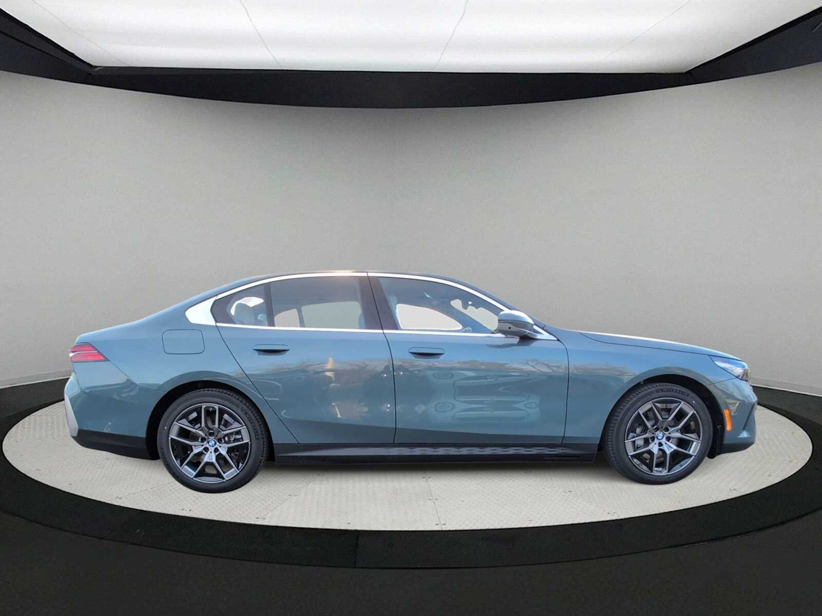 Thumbnail: 2026 BMW i5 - 9