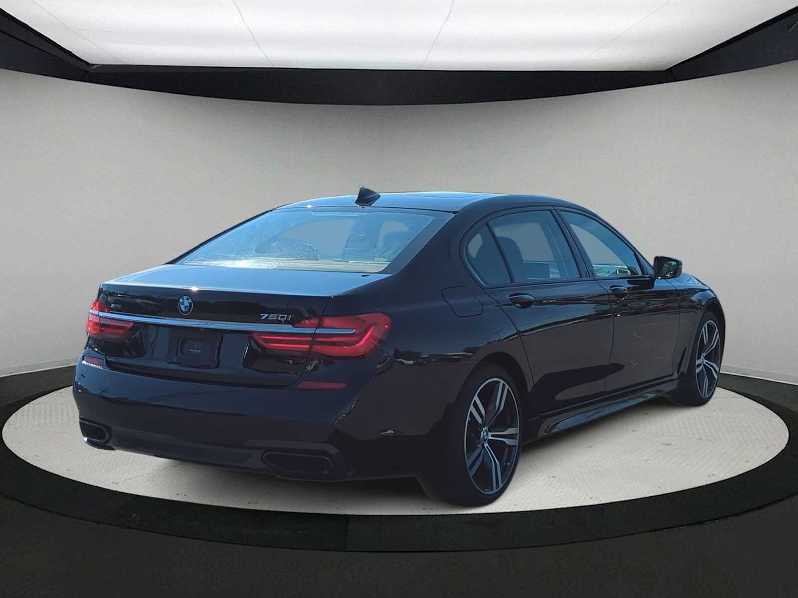 Thumbnail: 2018 BMW 7 Series - 8