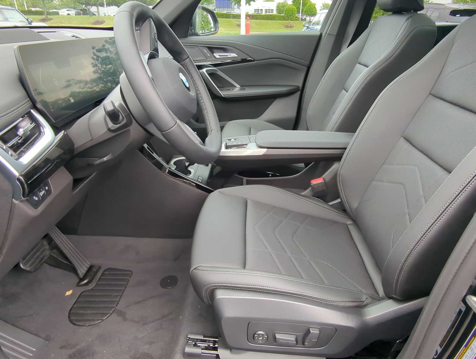 Thumbnail: 2025 BMW X1 - 10