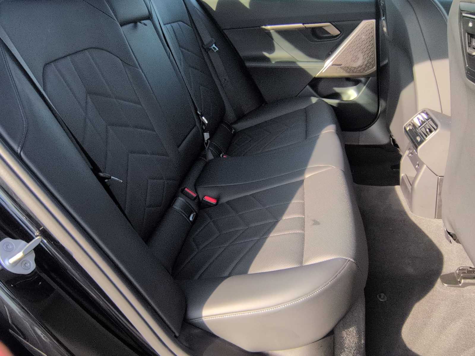 Thumbnail: 2025 BMW 5 Series - 22