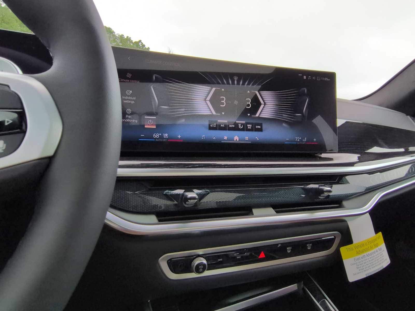 Thumbnail: 2027 BMW X7 - 30
