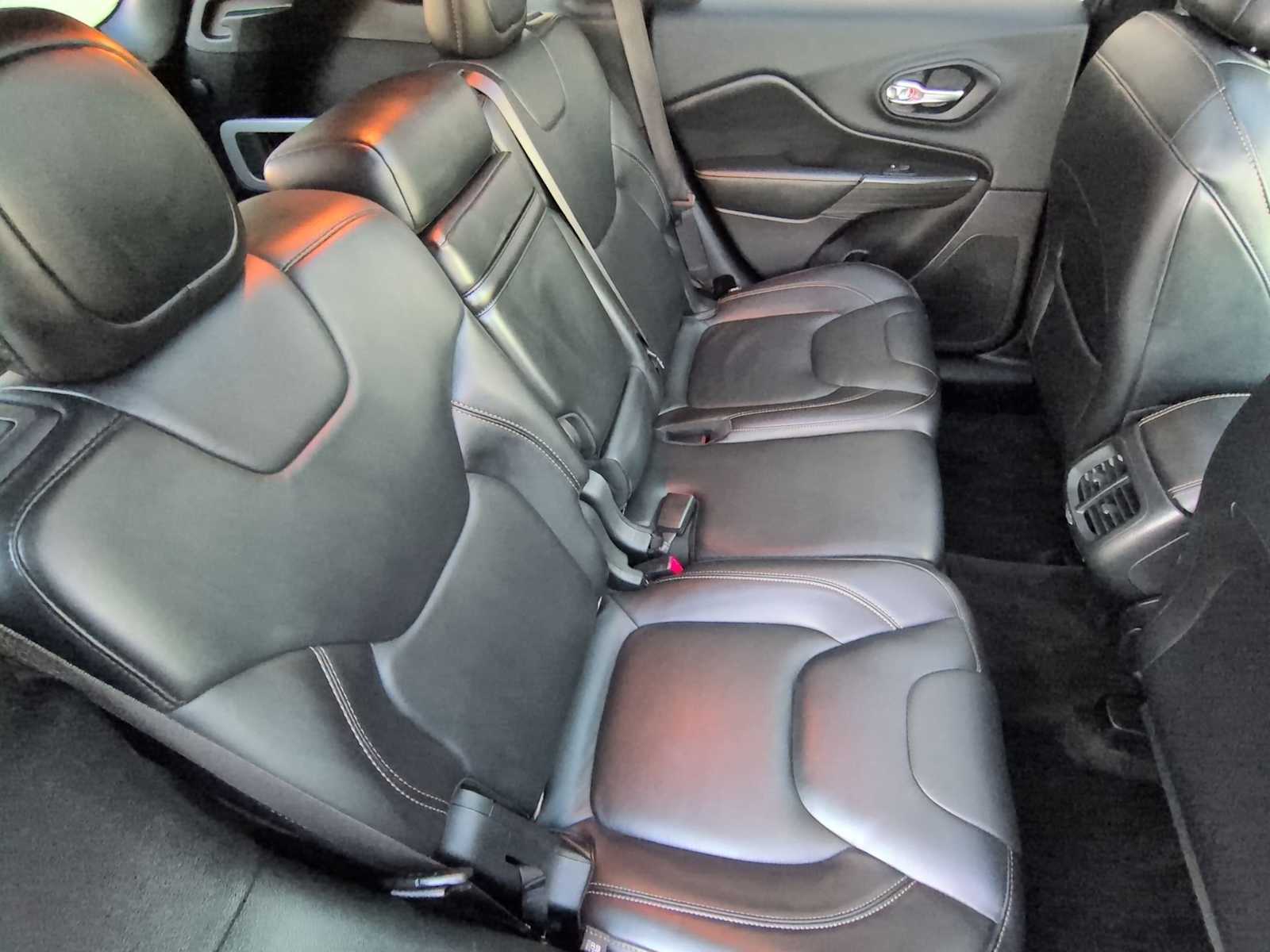 Thumbnail: 2016 Jeep Cherokee - 22