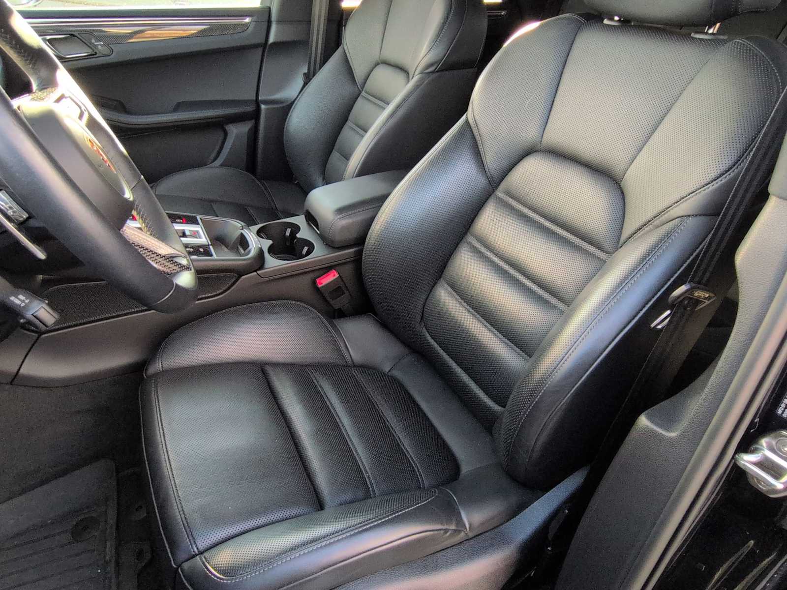 Thumbnail: 2023 Porsche Macan - 7