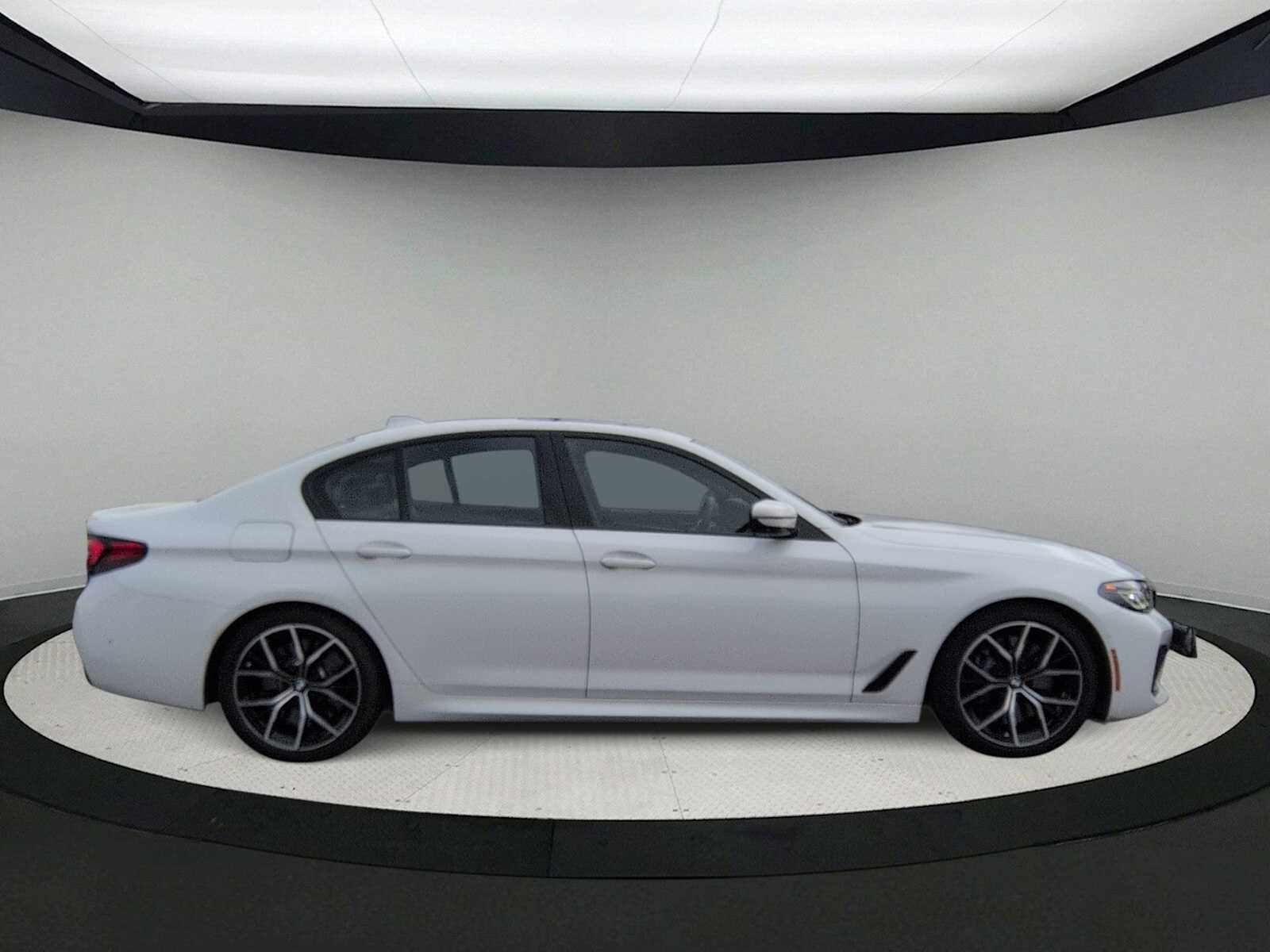 Thumbnail: 2021 BMW 5 Series - 9