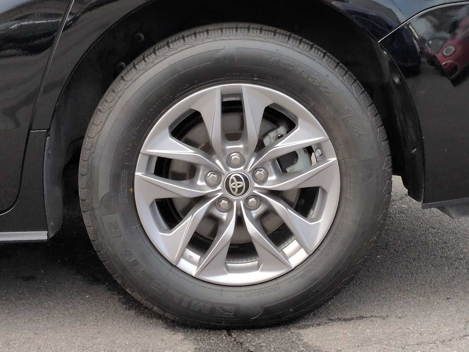 Thumbnail: 2024 Toyota Sienna - 14