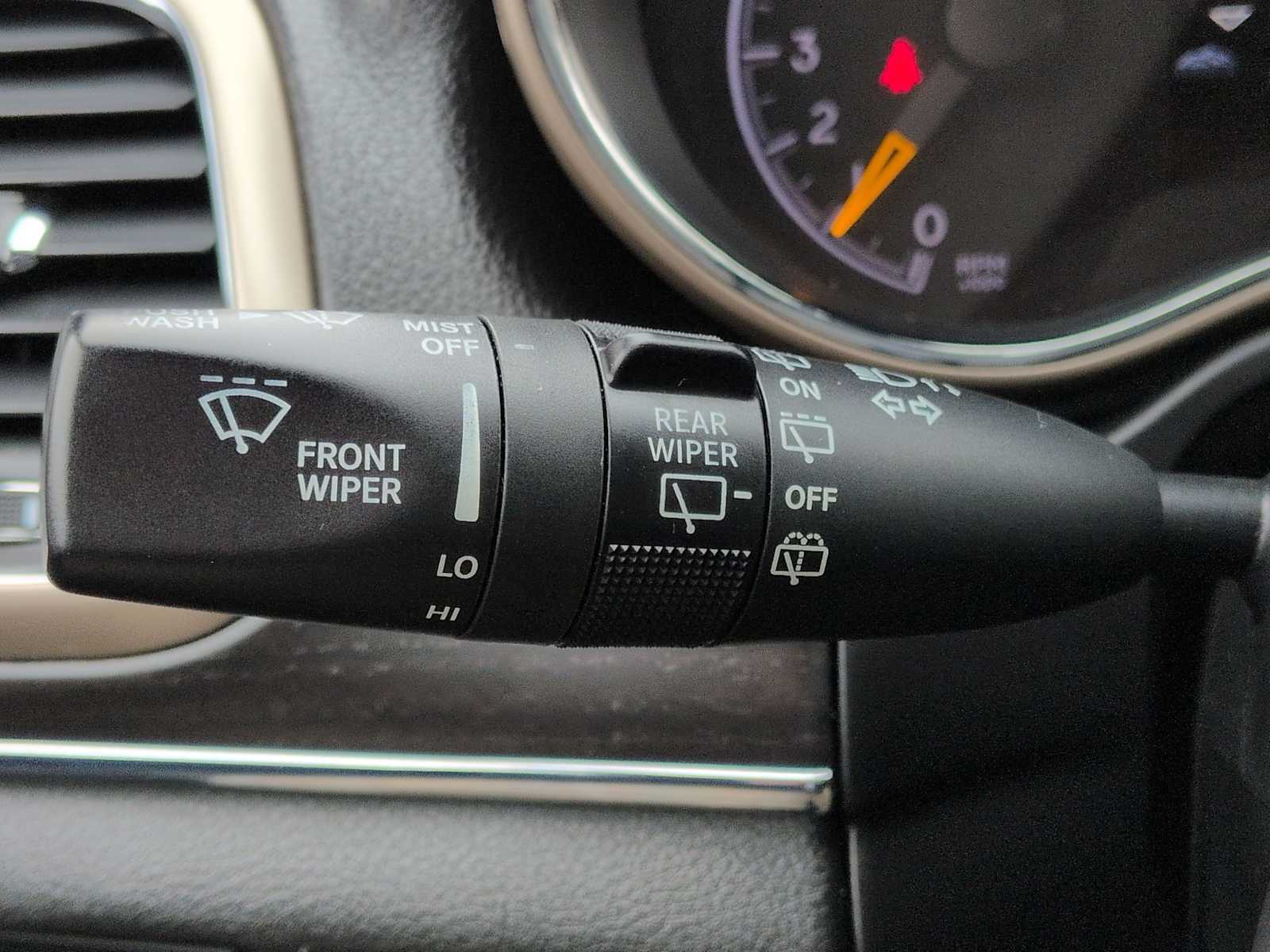 Thumbnail: 2015 Jeep Grand Cherokee - 28