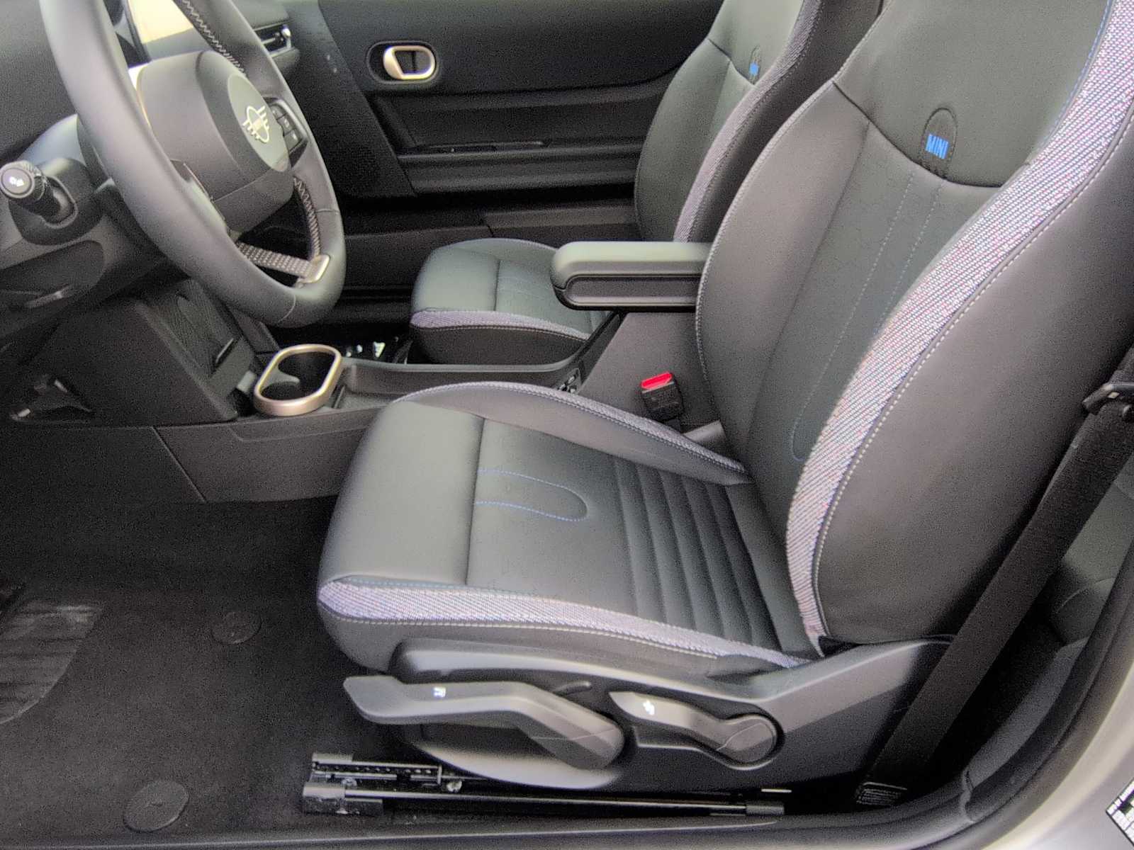 Thumbnail: 2025 MINI Cooper Hardtop - 17