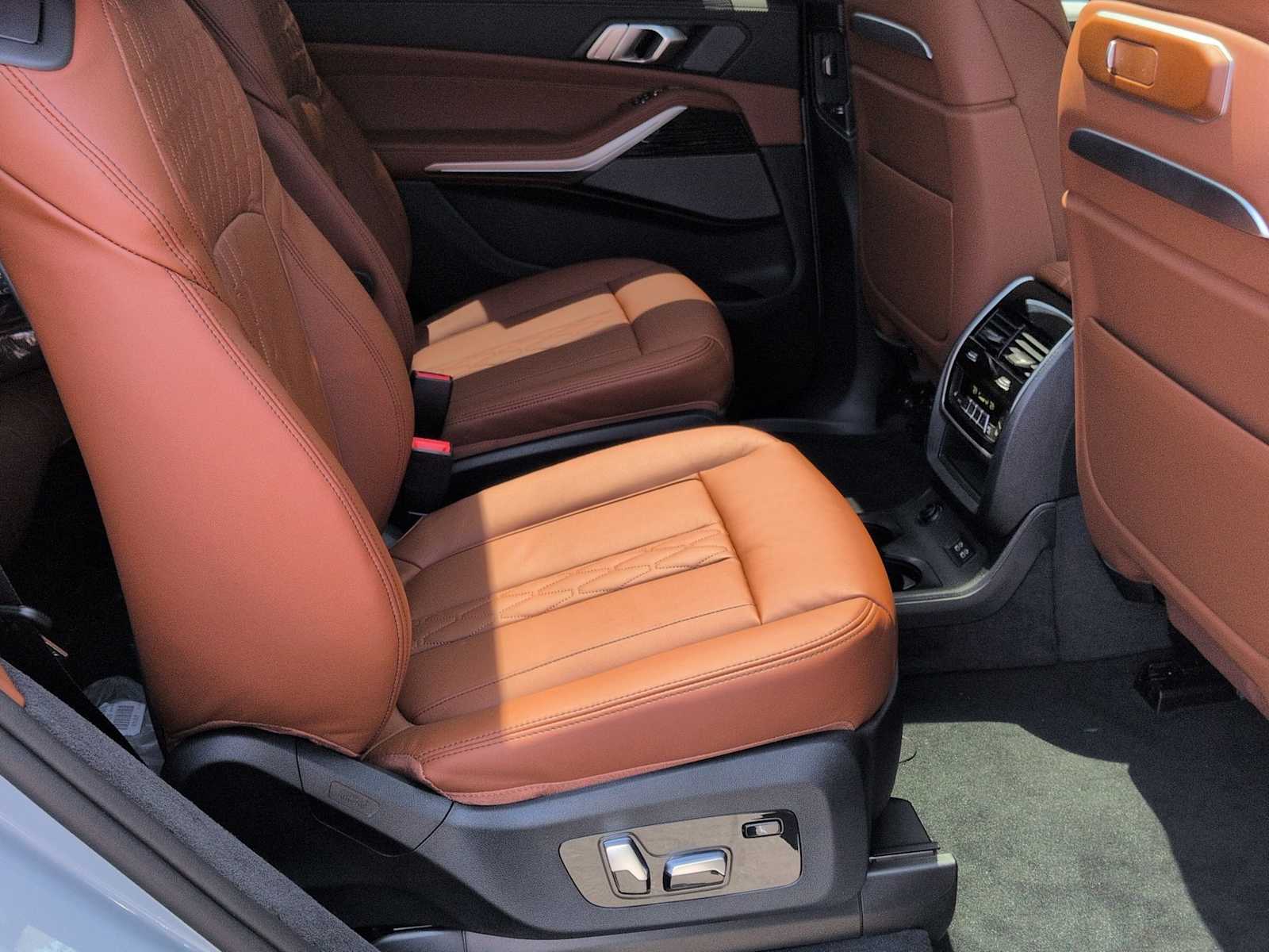 Thumbnail: 2027 BMW X7 - 22