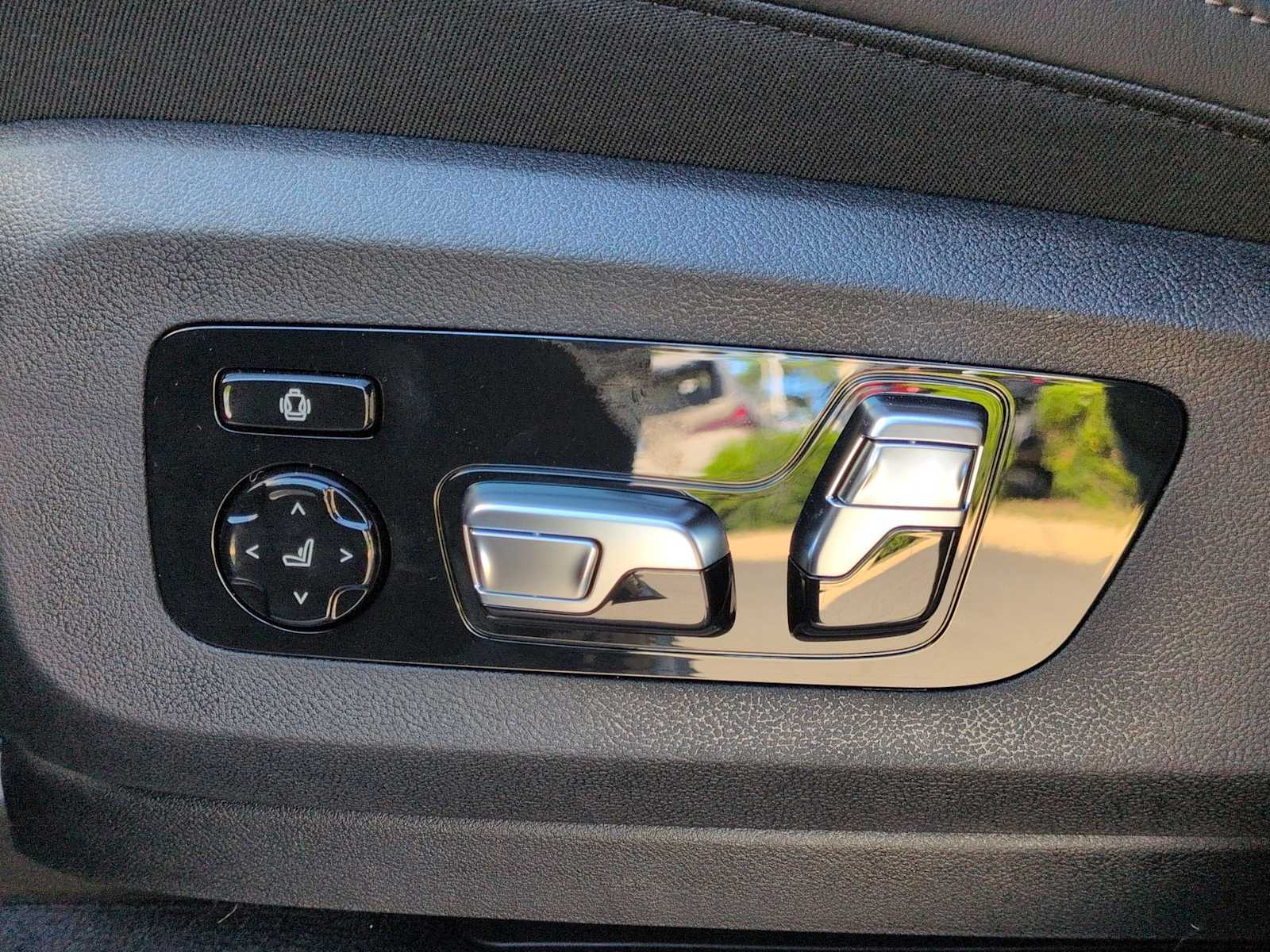 Thumbnail: 2026 BMW X7 - 18